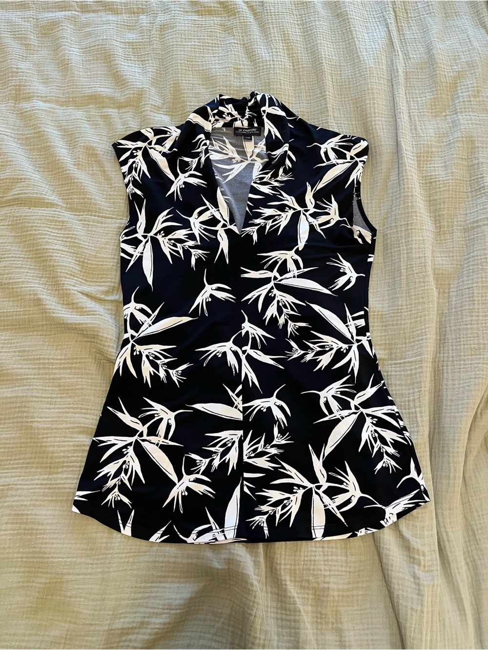 Le Château Black & White Floral Sleeveless Blouse | Made in Canada | Size Medium
